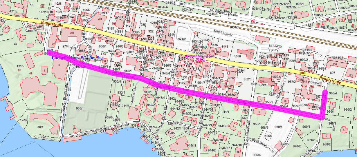 Grundstücksgrenzen und Gebäude in Pörtschach am Wörther See mit markierter Route
